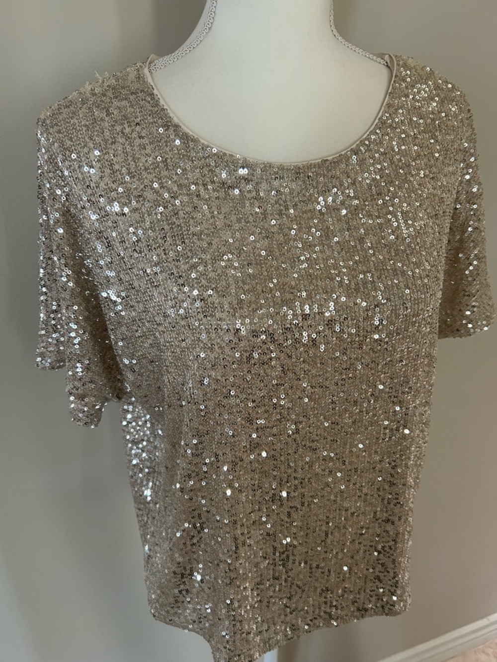MELLODAY Gold Sequined Shirt Sleeve Lined Top - Picture 2 of 8